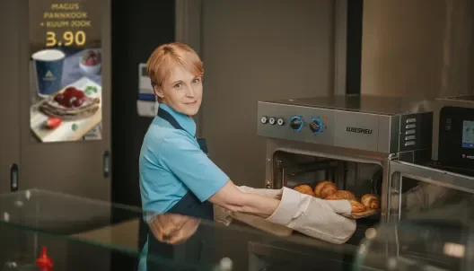 Alexela teenindaja